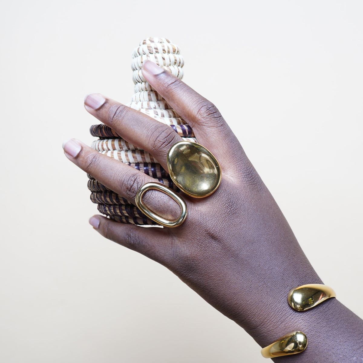 Bague O et Ola Takkay Paris